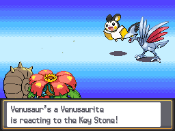 Combate de Pokémon Rose Gold NDS mostrando la reacción de una Venusaurita a la Piedra Activadora