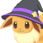 Eevee de Halloween con un sombrero morado y una pequeña calabaza decorativa