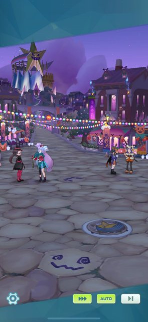 La calle de Pasio decorada con luces para la Midnight Parade