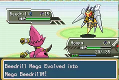 Pantalla de combate anunciando la Megaevolución de Beedrill en Pokémon Metal Red