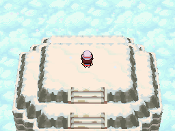 Protagonista en una cima nevada y rodeada de nubes en Pokémon Rose Gold NDS