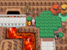 Protagonista recorriendo una zona rocosa con lava en Pokémon Rose Gold NDS